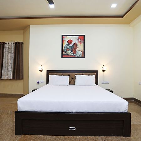 אודייפור Oyo 9428 Hill View Room Goverdhan Vilas מראה חיצוני תמונה