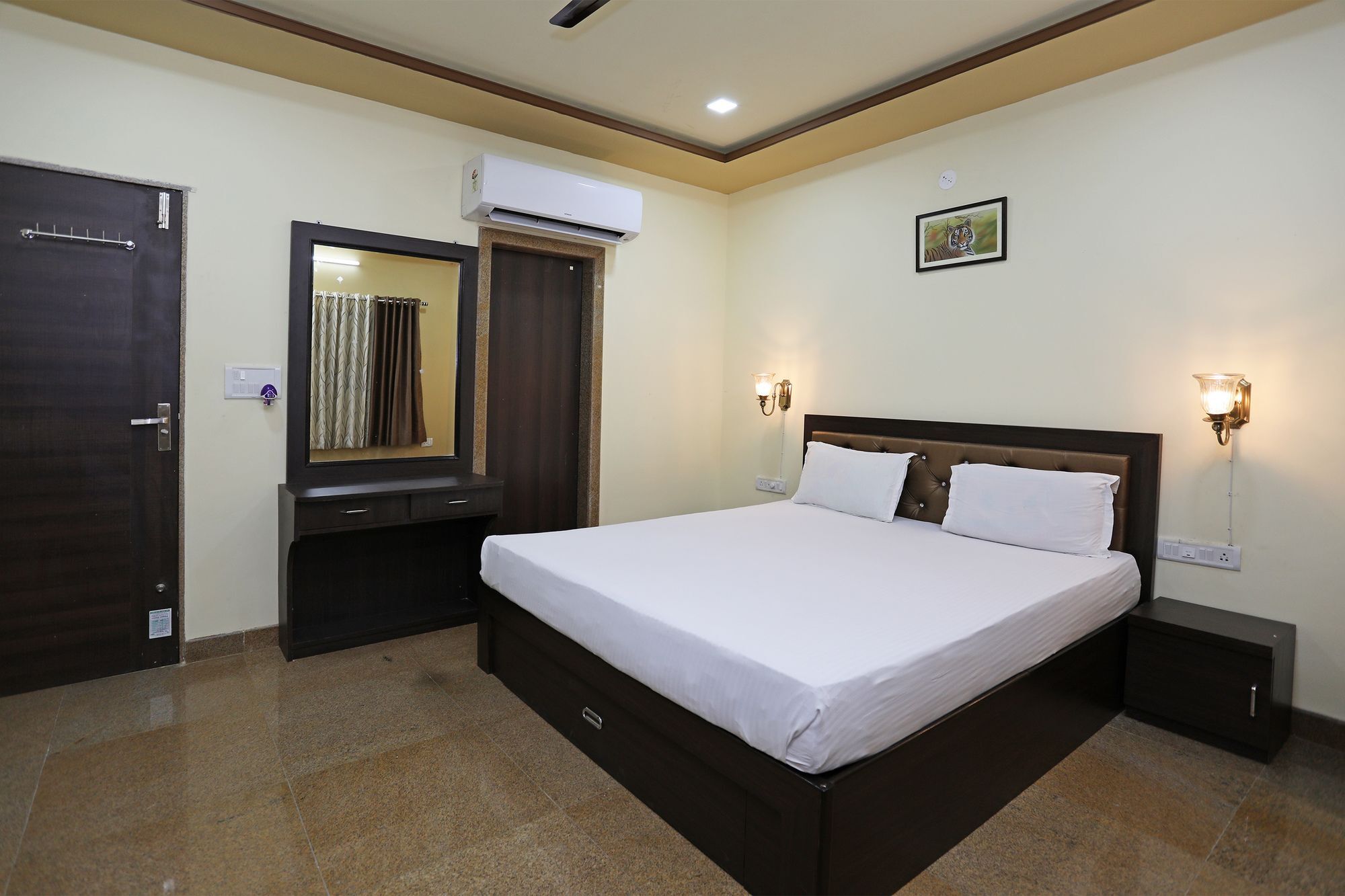 אודייפור Oyo 9428 Hill View Room Goverdhan Vilas מראה חיצוני תמונה